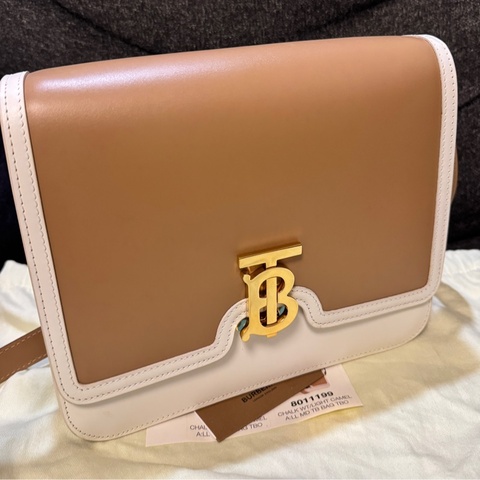 BURBERRY 專櫃正品 8011199 雙色搭配 TB 斜背包 大方包