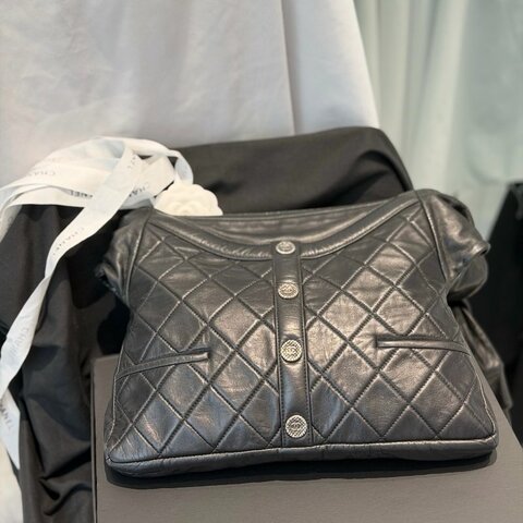 Chanel香奈兒 秀款 全黑銀扣衣服包斜挎包機場包手提包單肩包