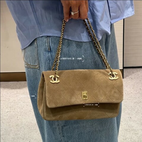 Chanel香奈兒 26A高級手工坊系列
卡其色麂皮金扣單肩斜挎鏈條包 98新✨️