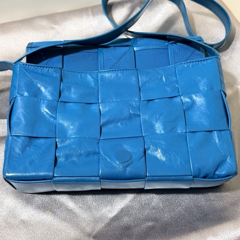 Bottega Veneta 15格大編織斜背包