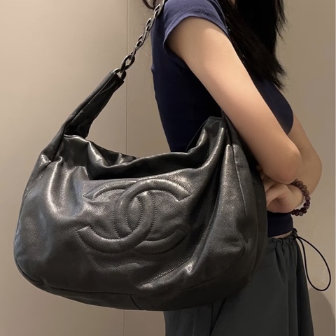 日常慵懶天花板😍Chanel香奈兒黑色雙C浮雕大logo牛皮hobo鏈條包單肩手提包