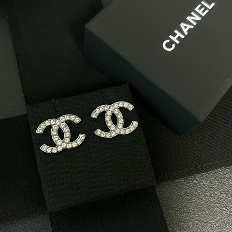 99♥️Chanel 滿鑽雙C耳釘