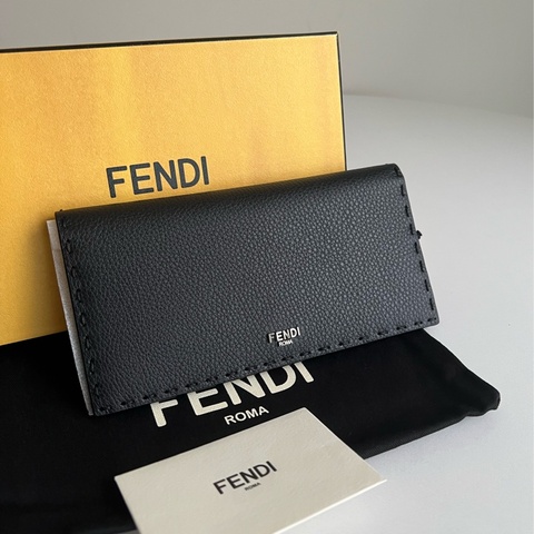 Fendi Selleria 荔枝紋小牛皮對開式長夾