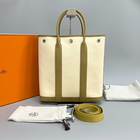 99新 HERMES/愛馬仕 竪版gardan花園包 z刻 男女同款 尺寸28*29*8cm 附件肩帶 塵袋