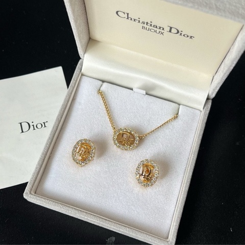 【一個價錢擁有三個‼️適合送禮✨】Dior 迪奧CD標誌項鍊+耳夾套裝