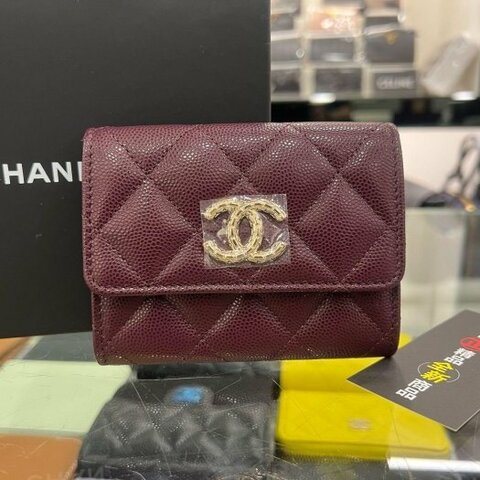 東區正精品㊣CHANEL AP4088 全新香奈兒酒紅色荔枝牛皮金釦釦子內裏迴紋針圖雙層卡片夾零錢包 RZ6586