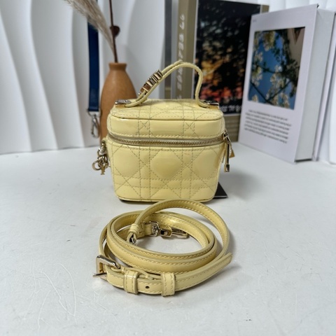 Chanel 香奈兒斜挎包 尺寸11x7
