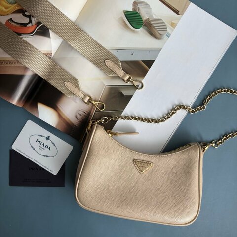 ::PRADA:: Prada Re-edition Mini 養樂多色防刮牛皮側背包 腋下包 斜背包