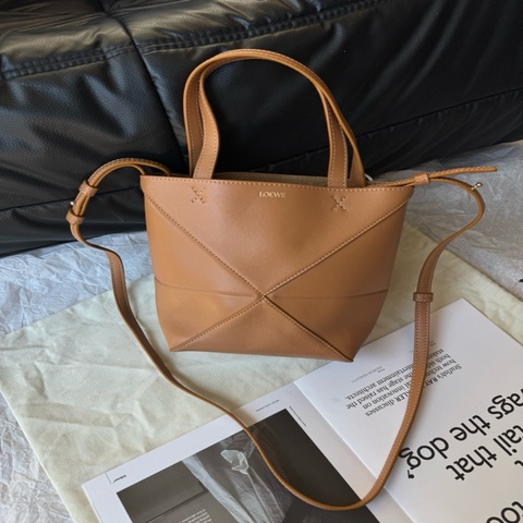 Loewe Puzzle Fold mini托特 暖沙色。