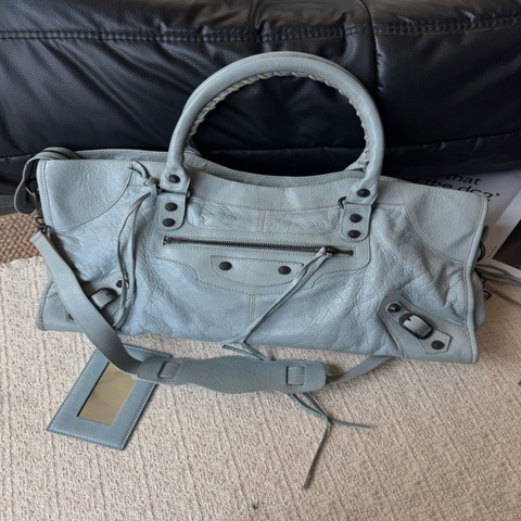 Balenciaga 巴黎世家霧霾藍大號機車包。