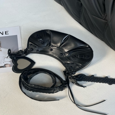 BALENCIAGA 巴黎世家 LE CAGOLE 黑色光面小羊皮XS月牙包