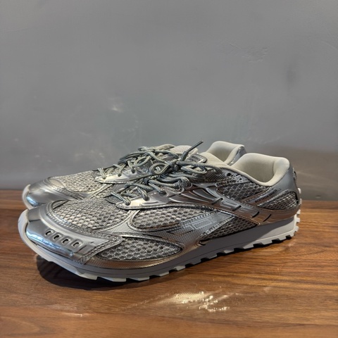 Bottega Veneta Orbit silver size 43