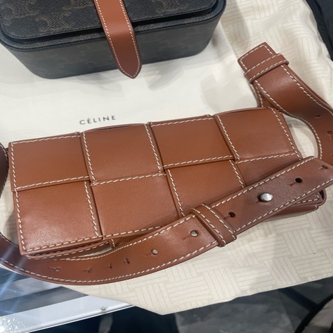 葆蝶家/Bottega Veneta  BV 牛皮革 尺寸9.5*18*5