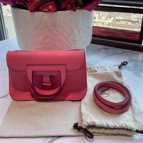 Hermes 愛馬仕哈喇子 halzan。mini 8W 唇膏粉銀扣 Swift皮 D刻99新超減齡的配色上身就是一整個青春感 百搭自由隨性 怎麼背都不出錯 手拎腋下單肩斜挎