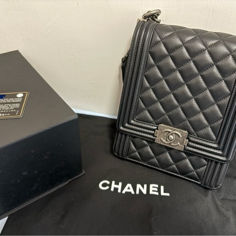 Chanel Boy Vertical Flap Shoulder Bag 羊皮直身肩背包