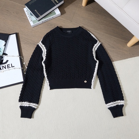 CHANEL 黑色鏤空編織針織上衣