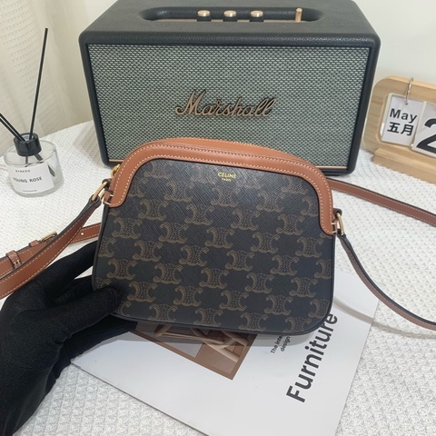 Celine貝殼相機包📷店內現貨😎