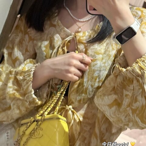 Chanel 限量款 24A高級手工坊 黃色 琺瑯雙c調節扣 小盒子 芯片款 10*9*7cm 99新配件塵袋