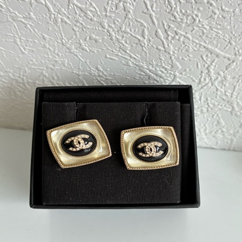 Chanel 金方形黑圓珠雙C耳環