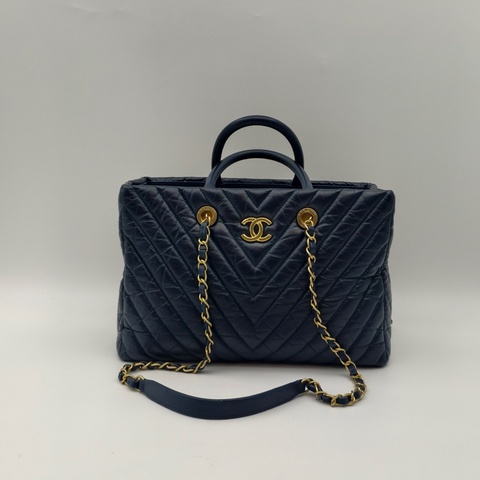 Chanel 香奈兒 油蠟牛皮托特包，藏藍色，金扣有子袋
