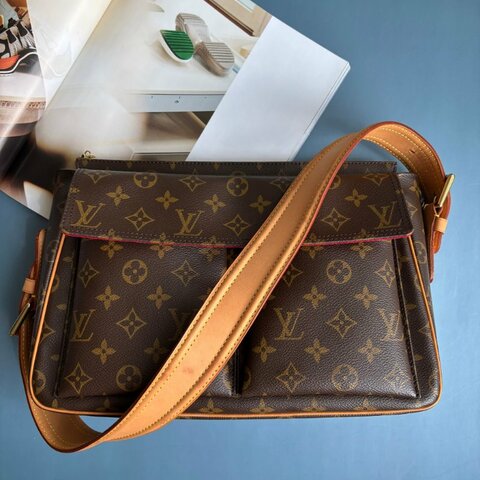 ::LOUIS VUITTON:: LV M51163 Viva Cite GM 經典花紋雙口袋 皮革背帶肩背包 駱駝包 腋下包 手提包