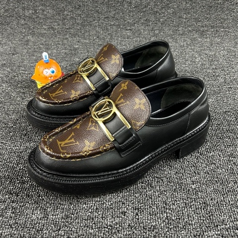 Louis Vuitton路易威登老花樂福鞋 尺碼：35.5 已貼貼底