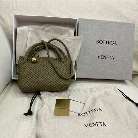 Bottega Veneta 手工菱格編織 小羊皮 綠色 金扣