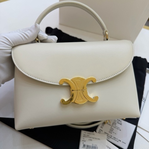 99新Celine 賽琳 TEEN NINO 牛皮 米色 尺寸： 20.5 x 13 x 8  附件：塵袋 卡紙