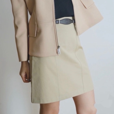 未使用 愛馬仕 Hermes A字裙 半身裙 38碼 腰圍約72cm 臀圍約98cm 裙長約44cm。
