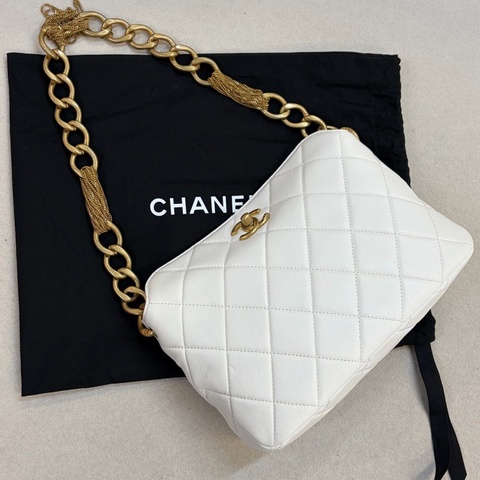 Chanel   香奈兒  hobo 手工坊白色流蘇鏈條手提包單肩包 芯片款  24*17*7  配件塵袋