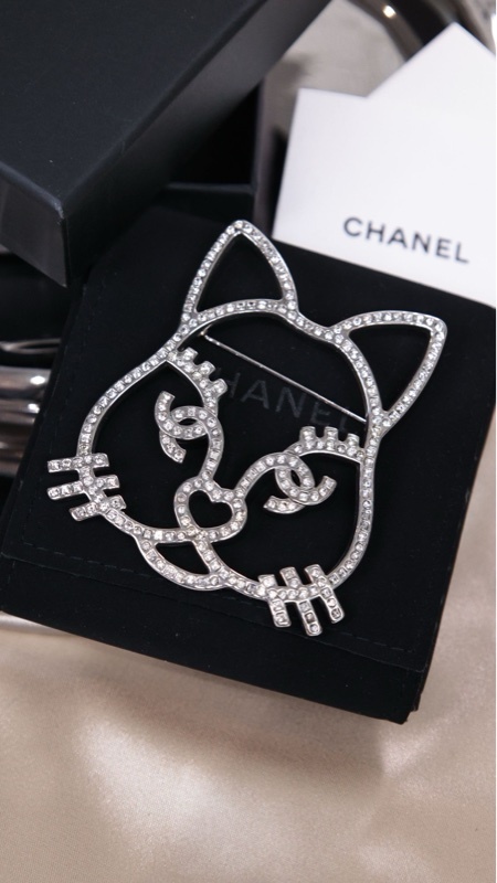 Chanel 16年银色镂空莱茵石猫咪图案胸针