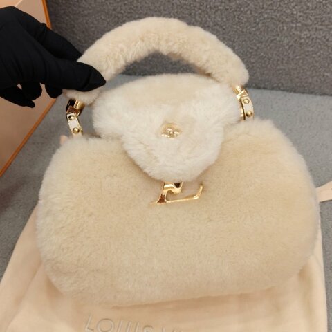 Louis Vuitton Capucines Mini 25年冬季款 米白色 絨毛 金扣