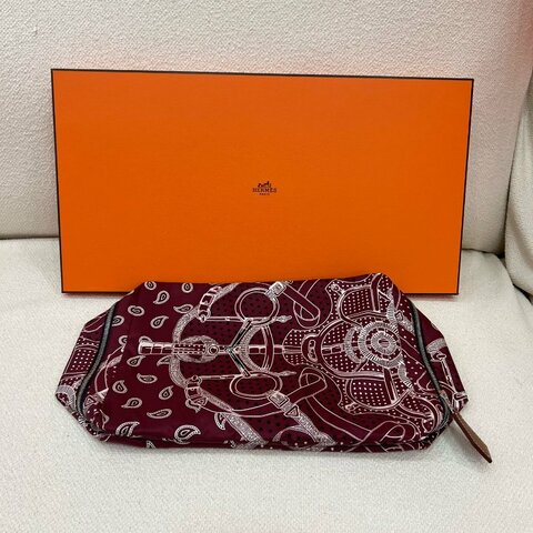 Hermès Groom 馬術印花 收納化妝包 酒紅色 絲質 銀色五金