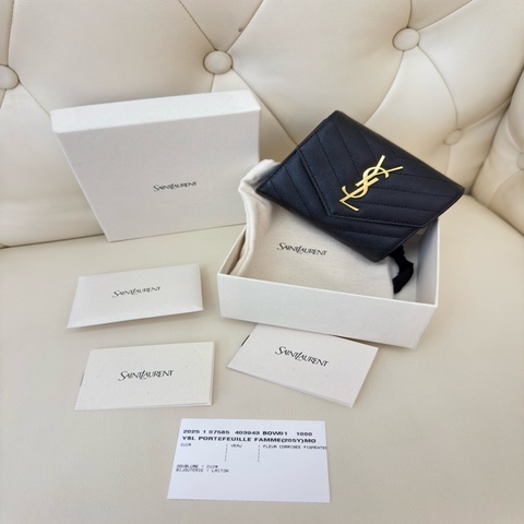 全新YSL黑色荔枝皮金釦monogram粒面壓紋皮革小型三摺錢包信封短夾403943