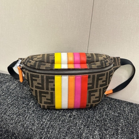 Fendi 芬迪 FF印花彩虹腰包  附 塵袋 尺寸15x14x24 男女同款