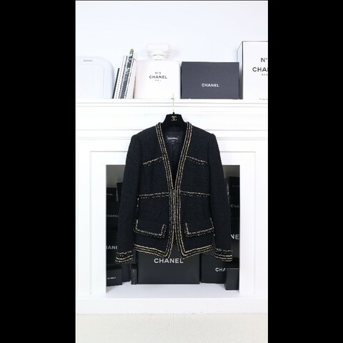 Chanel 17年大都会系列黑金滚边两口袋外套