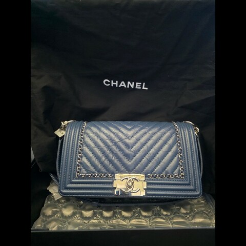 Chanel 中號Leboy Boy 藍銀V紋摺手袋有中檢沒保卡