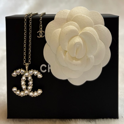 CHANEL 愛心水鑽雙C吊墜項鍊
