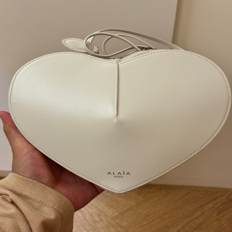 ALAIA白色愛心包 自由調整長度 肩背包 側背包