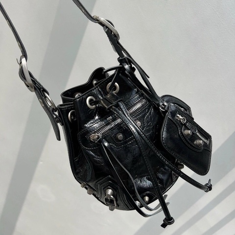 Balenciaga bucket 702431