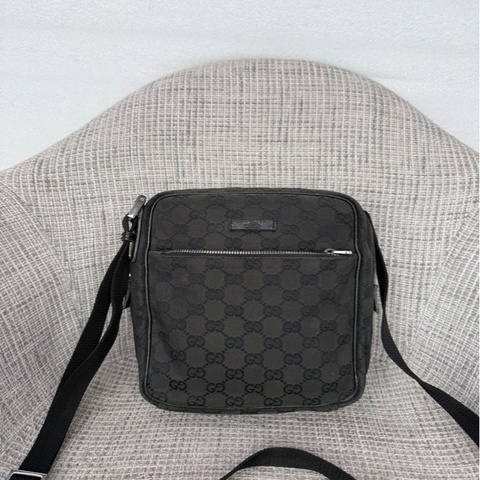 【男女同款👫🏻實用主義🖤】Gucci GG老花帆布單肩包｜相機包｜斜挎包