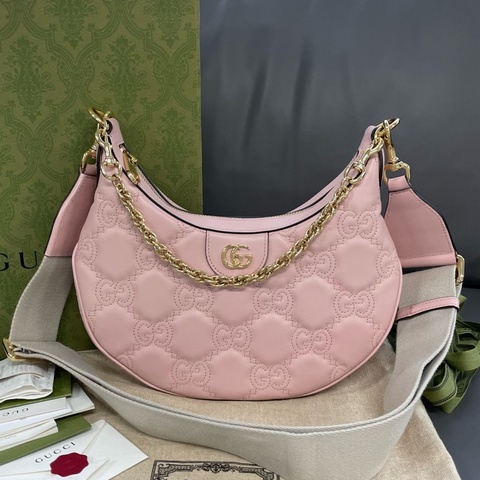 古馳/Gucci粉色全皮小號GG Matelassé半月鏈條斜挎包 27*21 黑標040