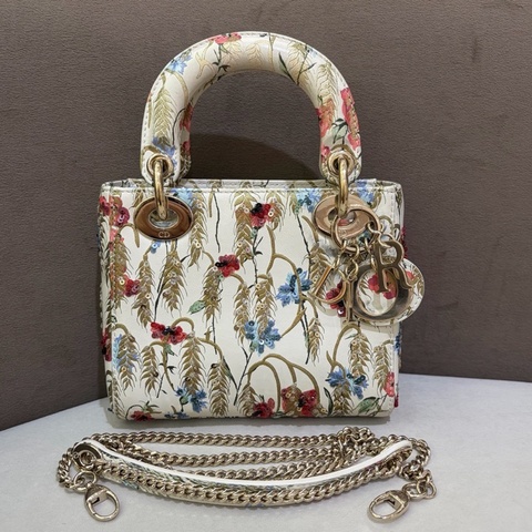 迪奧 Dior Lady Dior 三格戴妃限定扶桑花刺繡金穗戴妃 經典手提花園系列。