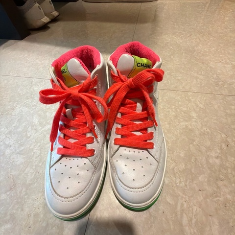 Chanel 五彩橘瑩光高筒球鞋