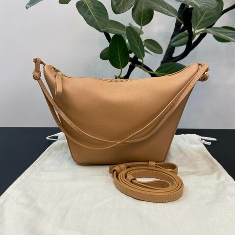 LOEWE 羅意威 Hammock Hobo 焦糖色吊床包斜挎包