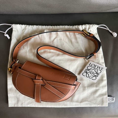 Loewe 焦糖色mini gate 腰包、附原廠大象吊飾