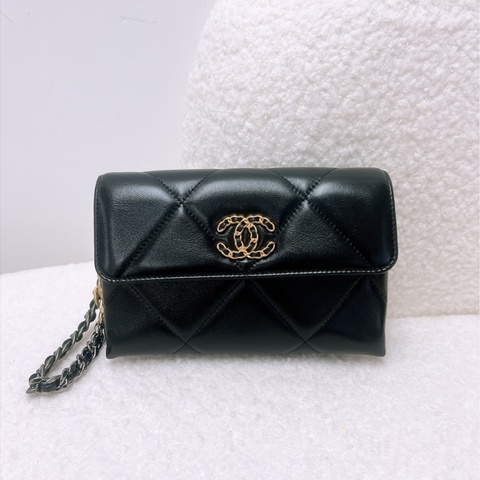 近新 Chanel 19 黑色手拿包/ 可改裝woc