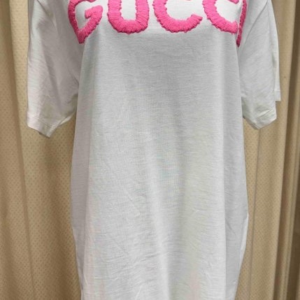 Gucci美美奶油米色立體刺繡Logo美T