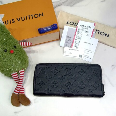 LV Zippy皮革壓紋黑色拉鍊長夾