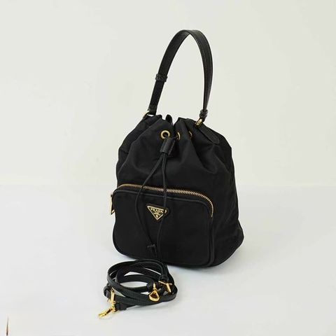 Prada 普拉達 黑色尼龍抽繩水桶包 三角標 尺寸：17*22cm 無附件